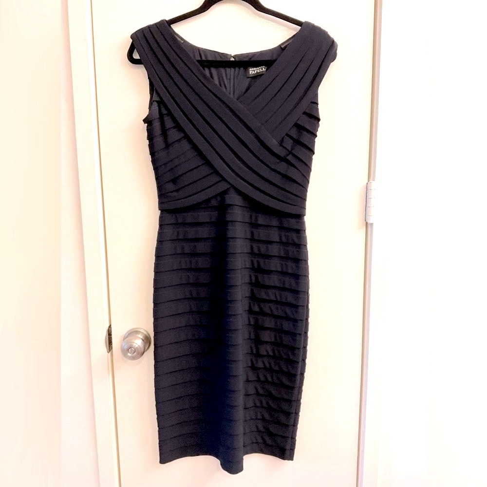ADRIANNA PAPELL Classic Little Black Dress ~ Size 4